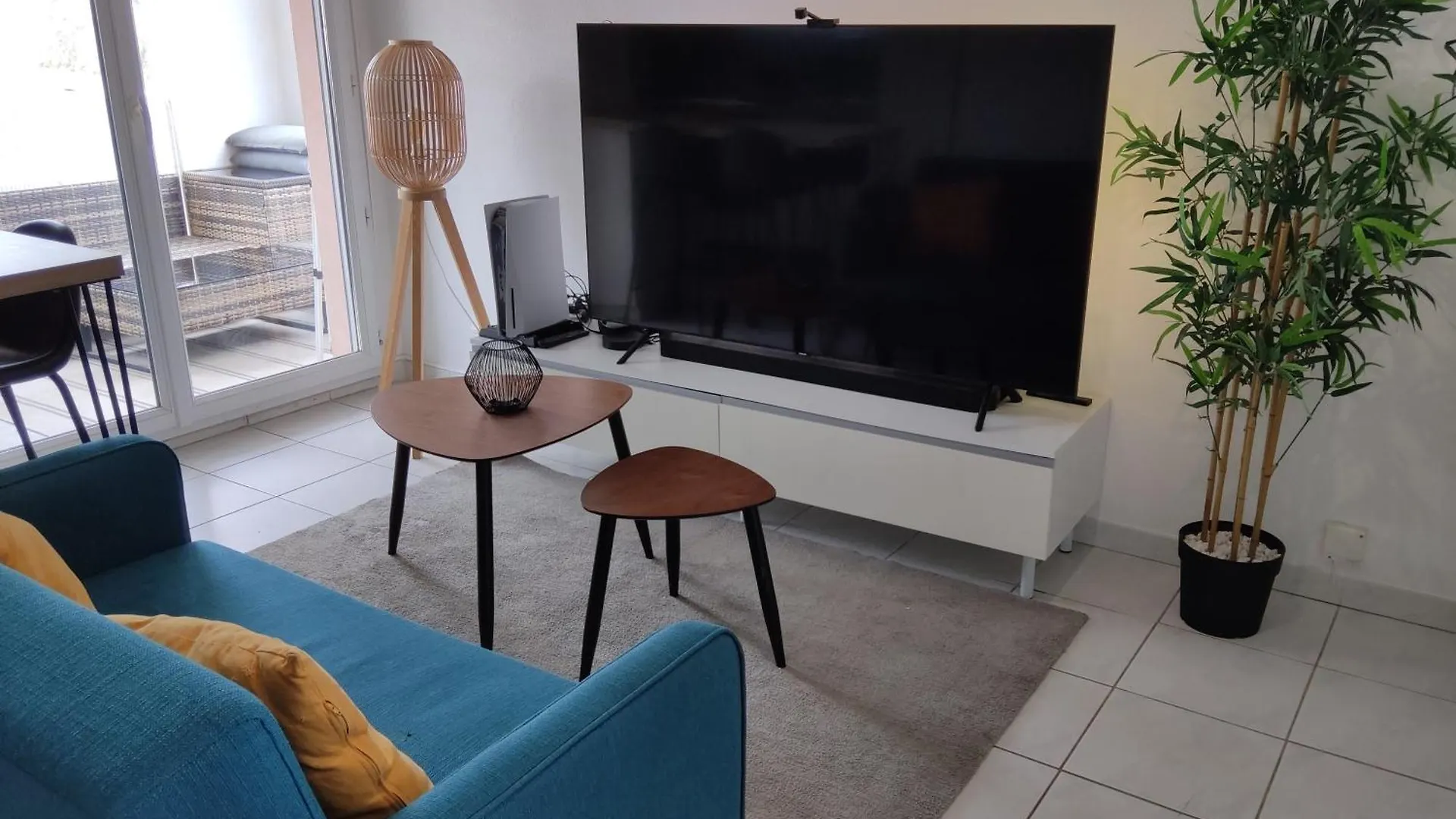 Studio Avec Coin Nuit Et Garage Saint-Laurent-du-Var Apartamento